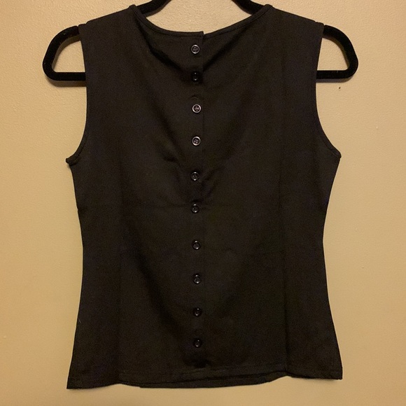 Keyhole Top - Picture 2 of 8